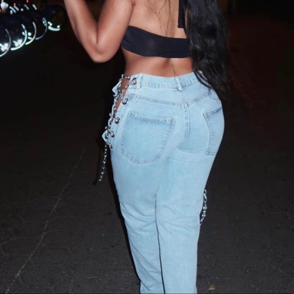 Side Chained boyfriend style jeans.